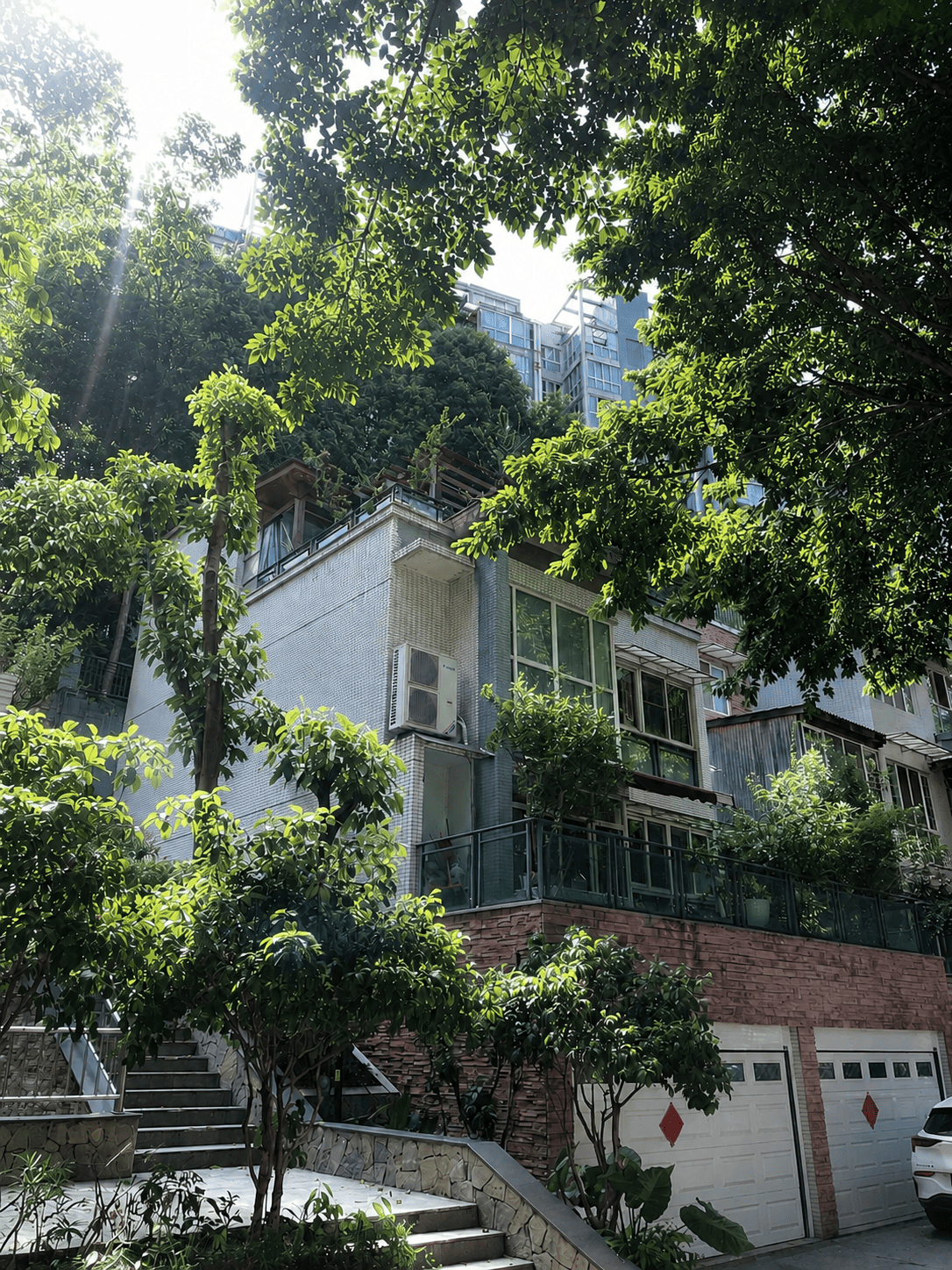 万宁岛居岁月从容升级：小小岛老别墅加装蒂升悦行款电梯